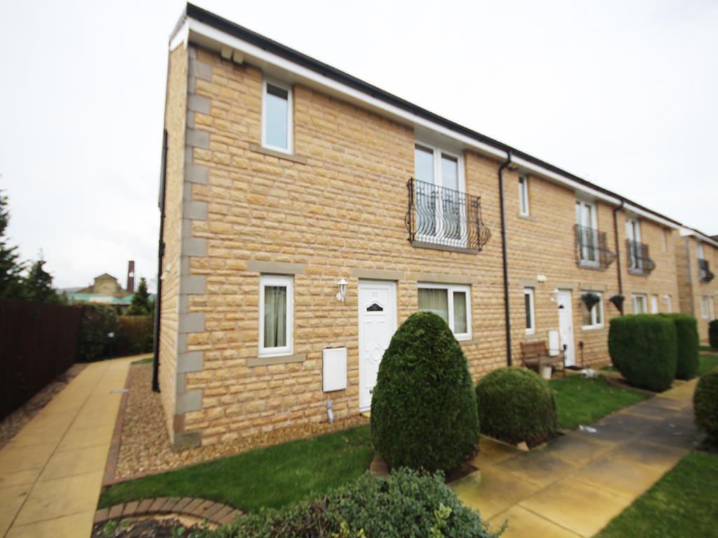 2 bedroom flat To Let in Burnley - Main Image